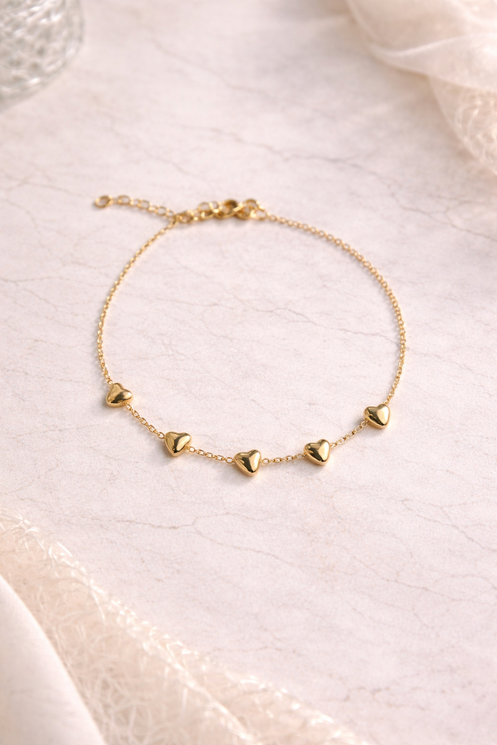 Gouden armband met hartjes