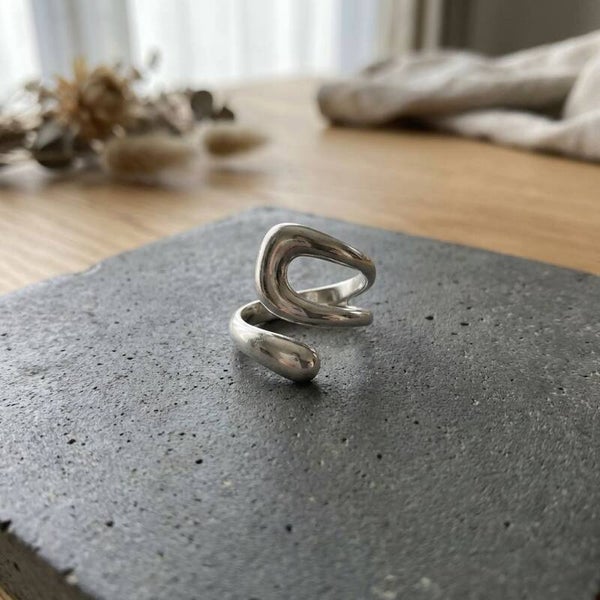 Flowing Silver Orbit