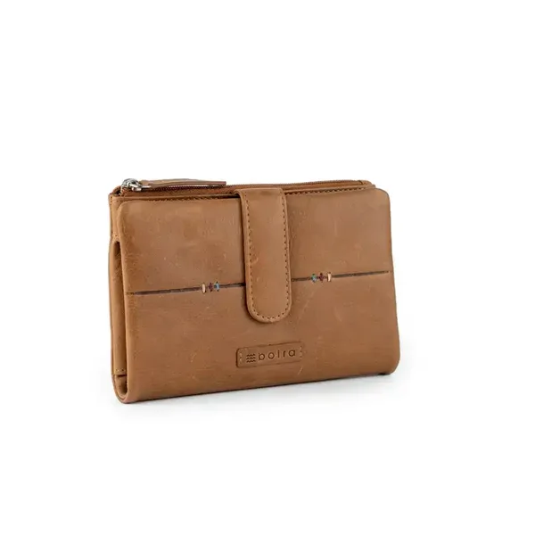 Cartera de piel para mujer con cierre de botón.