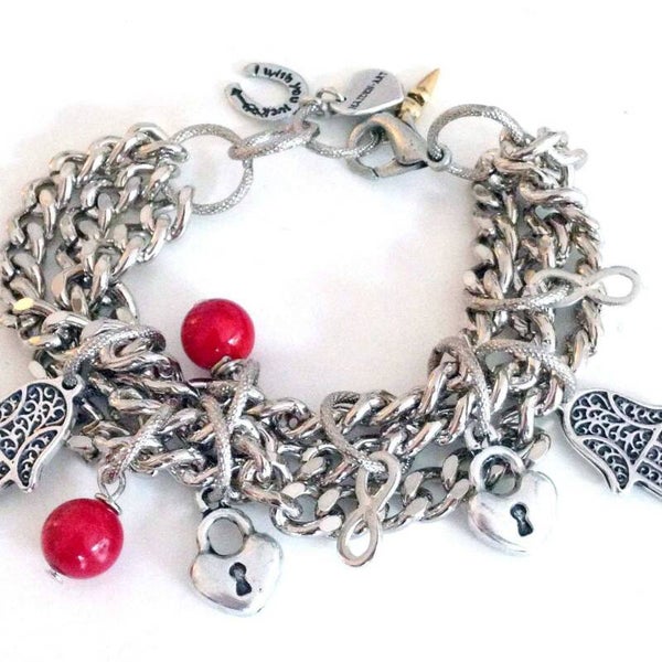 Pulsera de San Valentín en plata, coral y hamsa.
