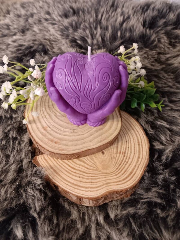 Herz in Händen mit Duft