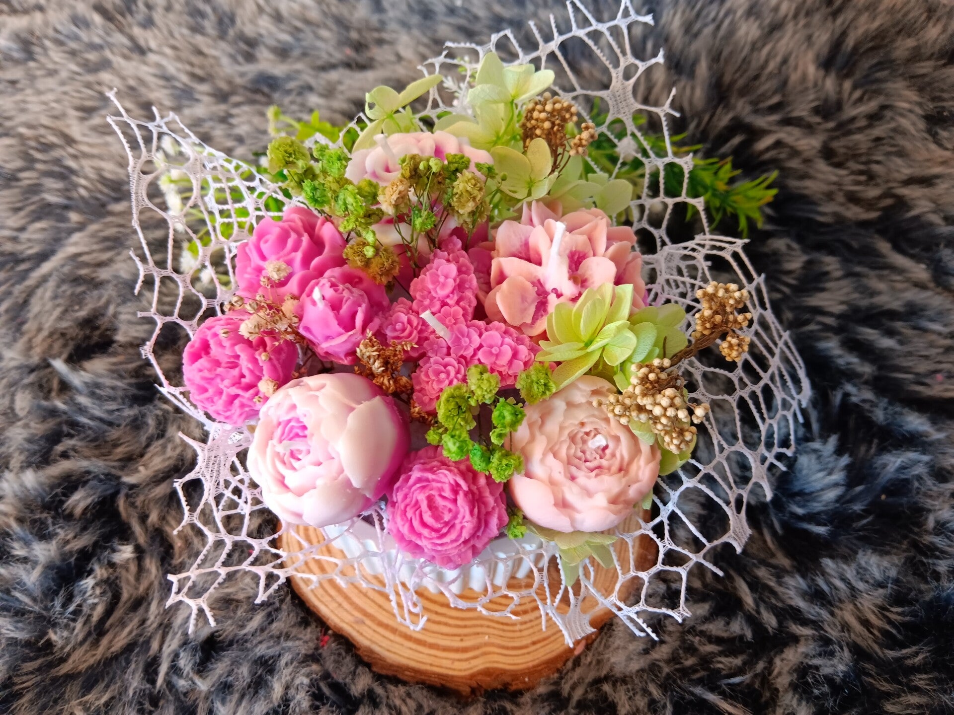 Strauß in Schale mit Duft