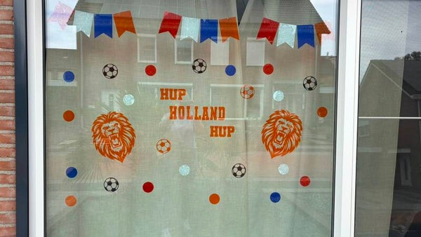 Complete Set Herbruikbare Oranje Voetbal Raamstickers | WK & EK Decoratie
