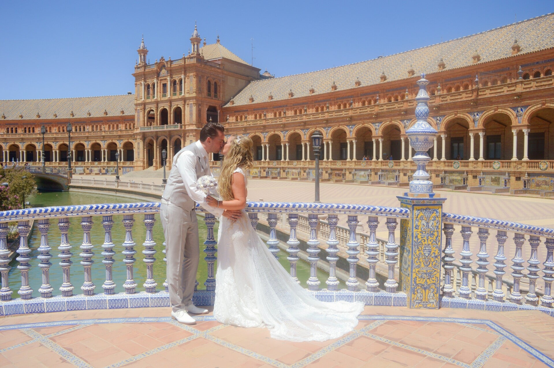 Bridal bruid haarstyling visagie hairdo make-up magnifiquedominique.com 