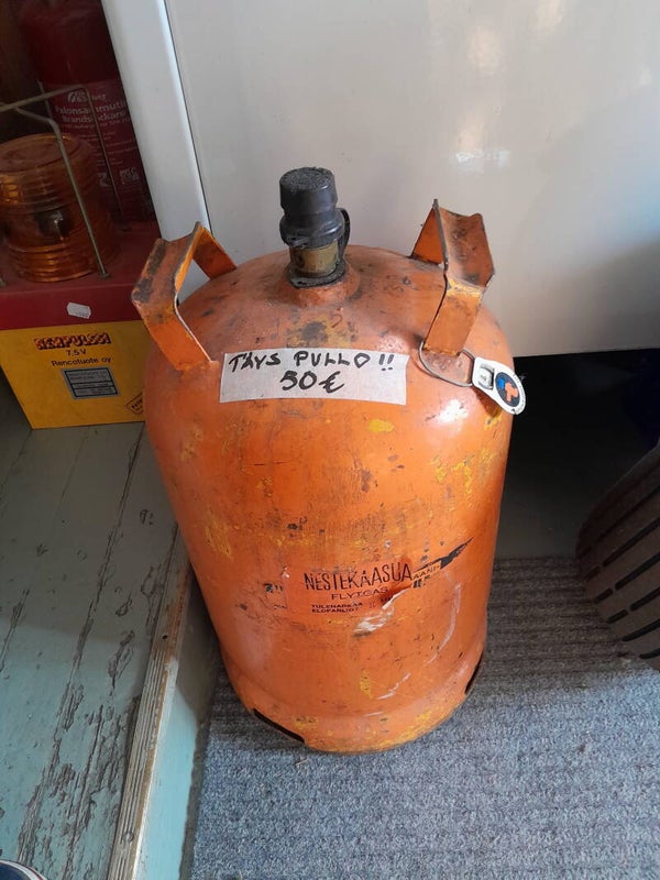 Täysi 11 kg:n kaasupullo