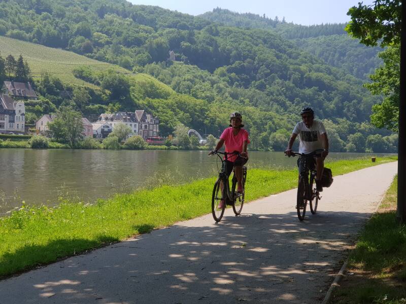 Heerlijk genieten op de fiets op een van de vele fietsroutes