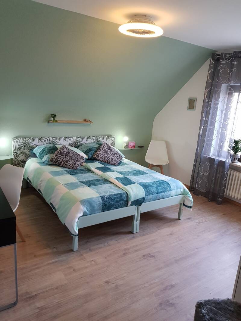 De geheel geupdate grote slaapkamer