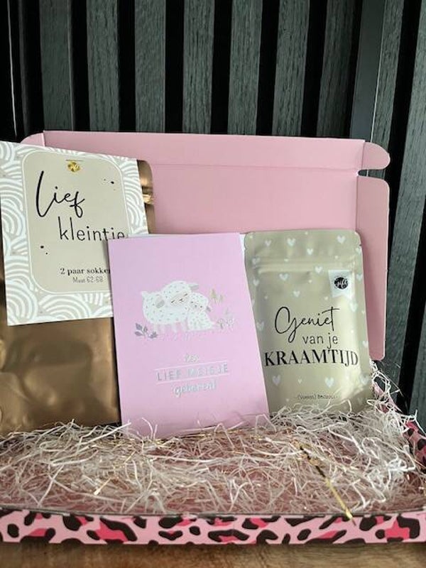 The Big Gifts Cadeaubox 'Lief kleintje'-Luxe kraampakket met babysokjes & badzout✨
