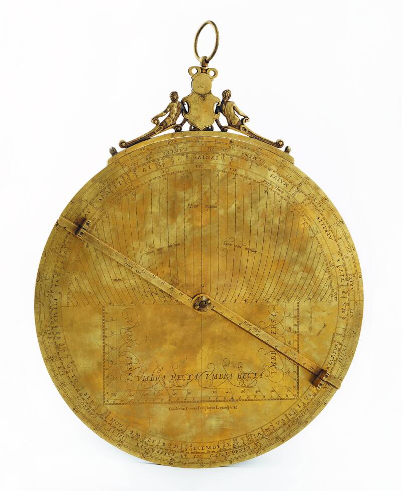 Gualterus Arsenius, Astrolabium, 1579. In de binnenkant van het astrolabium is het vierkante diagram gegraveerd, de Quadratum nauticum