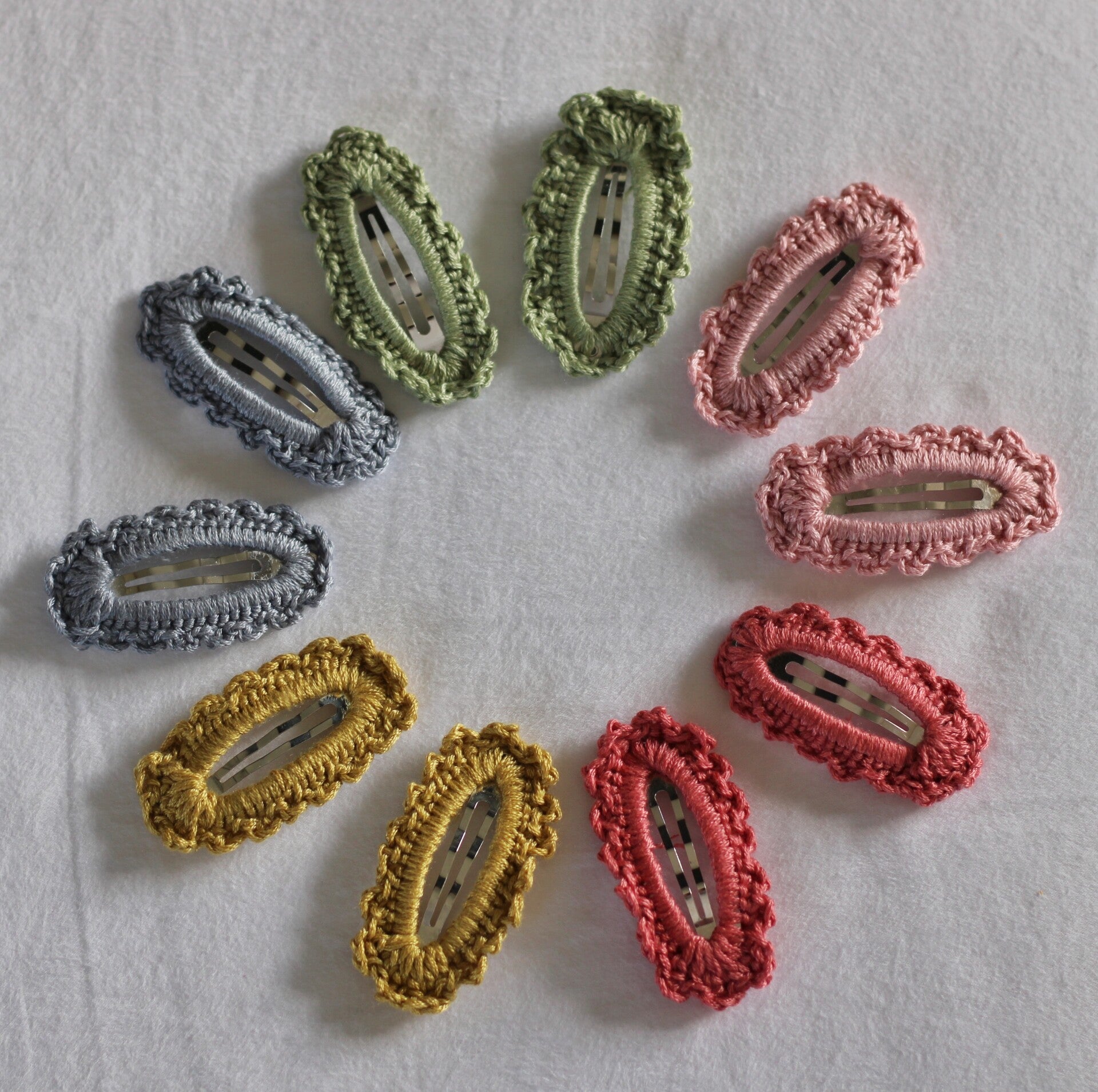 Scalloped Crochet Clic Clacs