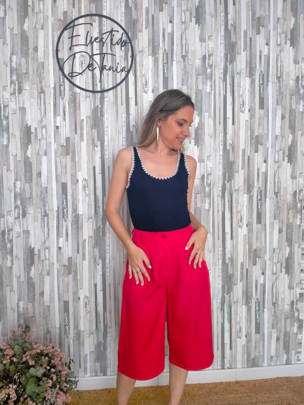 PANTALÓN ROJO CORTO