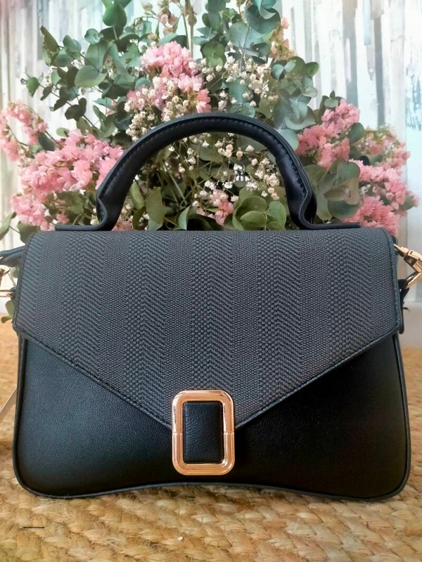 BOLSO DE MANO CON SOLAPA NEGRO