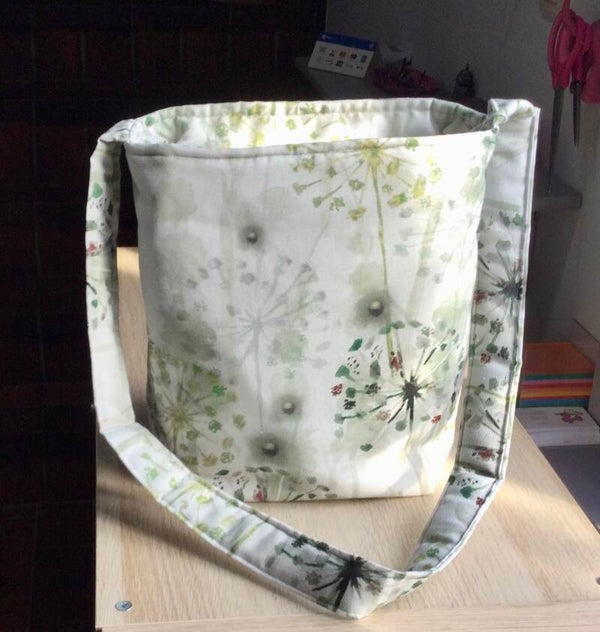 Groen-beige pluisbloemen