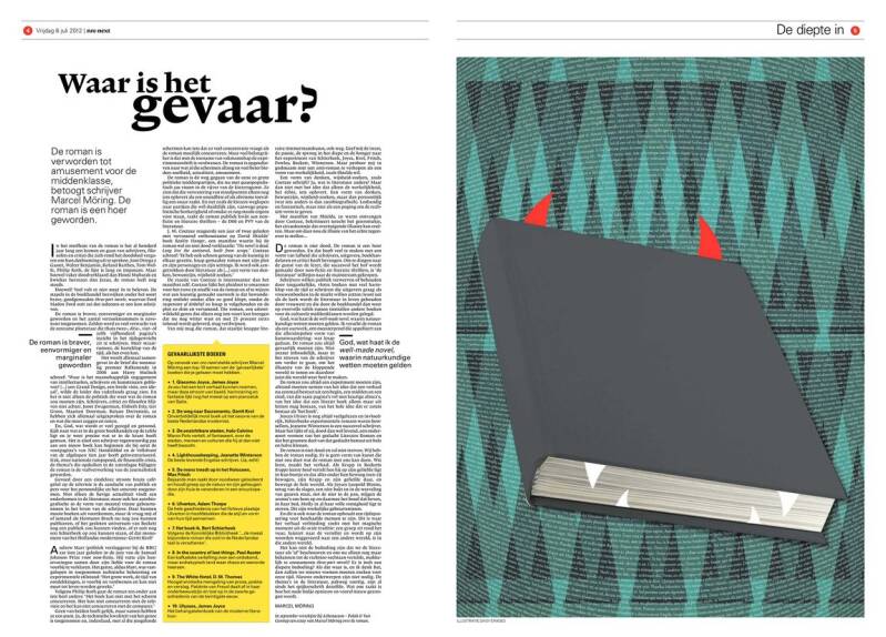 NRC NEXT Spread van het artikel 'waar is het gevaar' gerelateerd aan de coverillustratie. Een boek met duivelshoorntjes en een chaotische achtergrond met ruiten en teksten