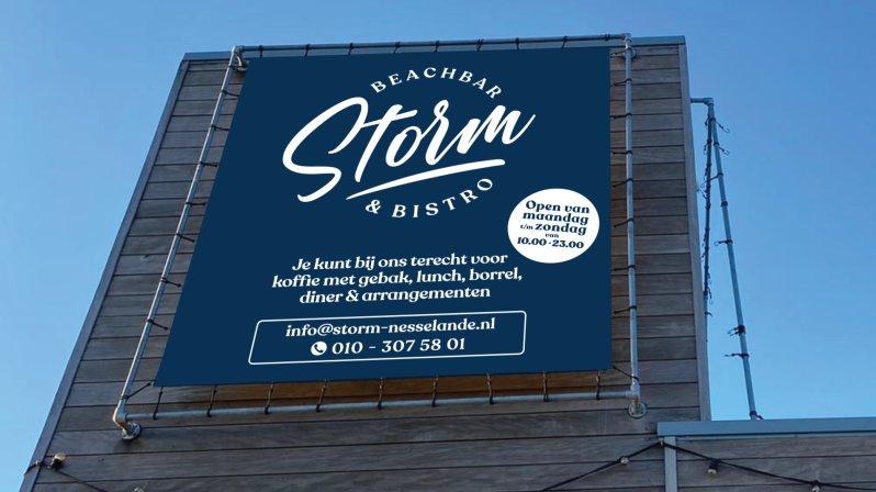 Storm beachbar & bistro - spandoek met openingstijden