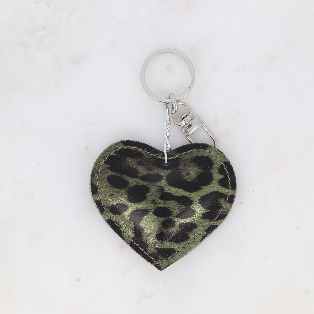 Porte clef - Coeur en cuir irisé motif léopard Kaki