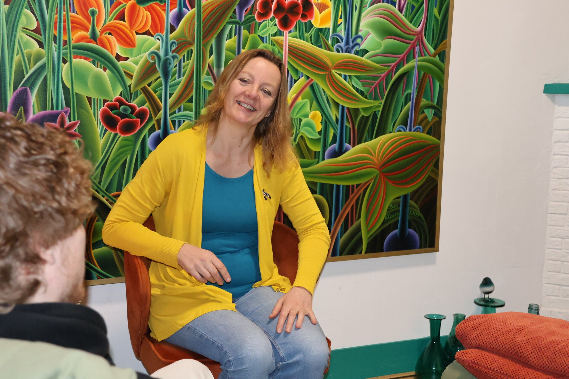 Catharine Kloens, angstexpert en hypnotherapeut in haar praktijk Angstvrij met Kloens met een klant