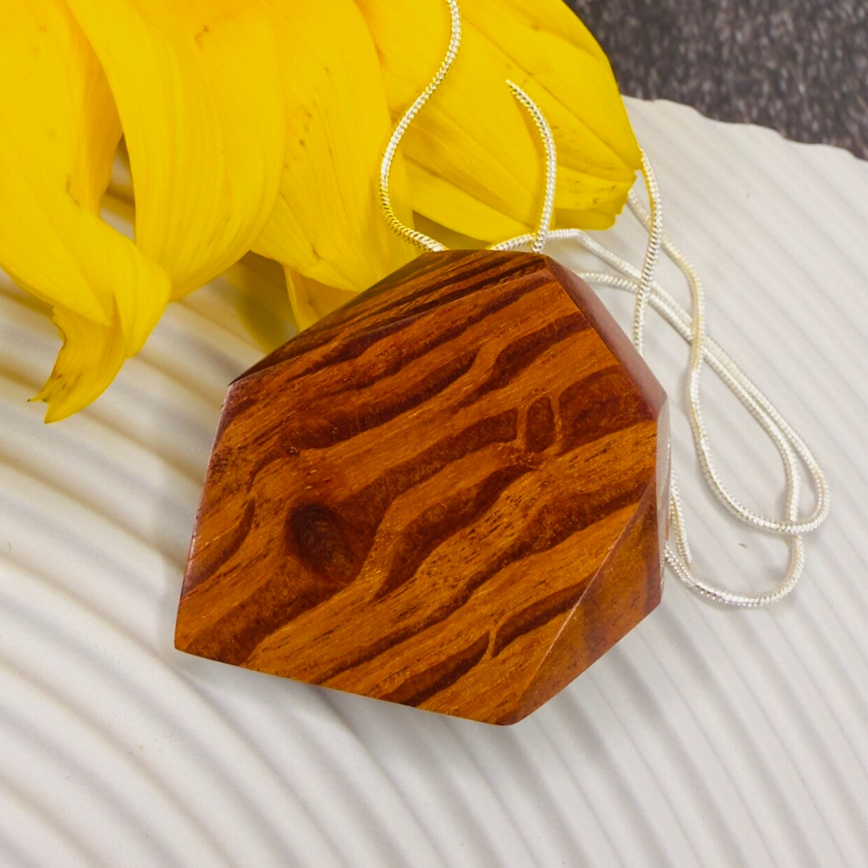 Timber gemstone pendant - Lace Buloke