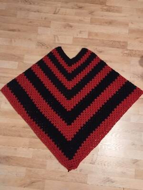 Schöne Handgefertigte Ponchos