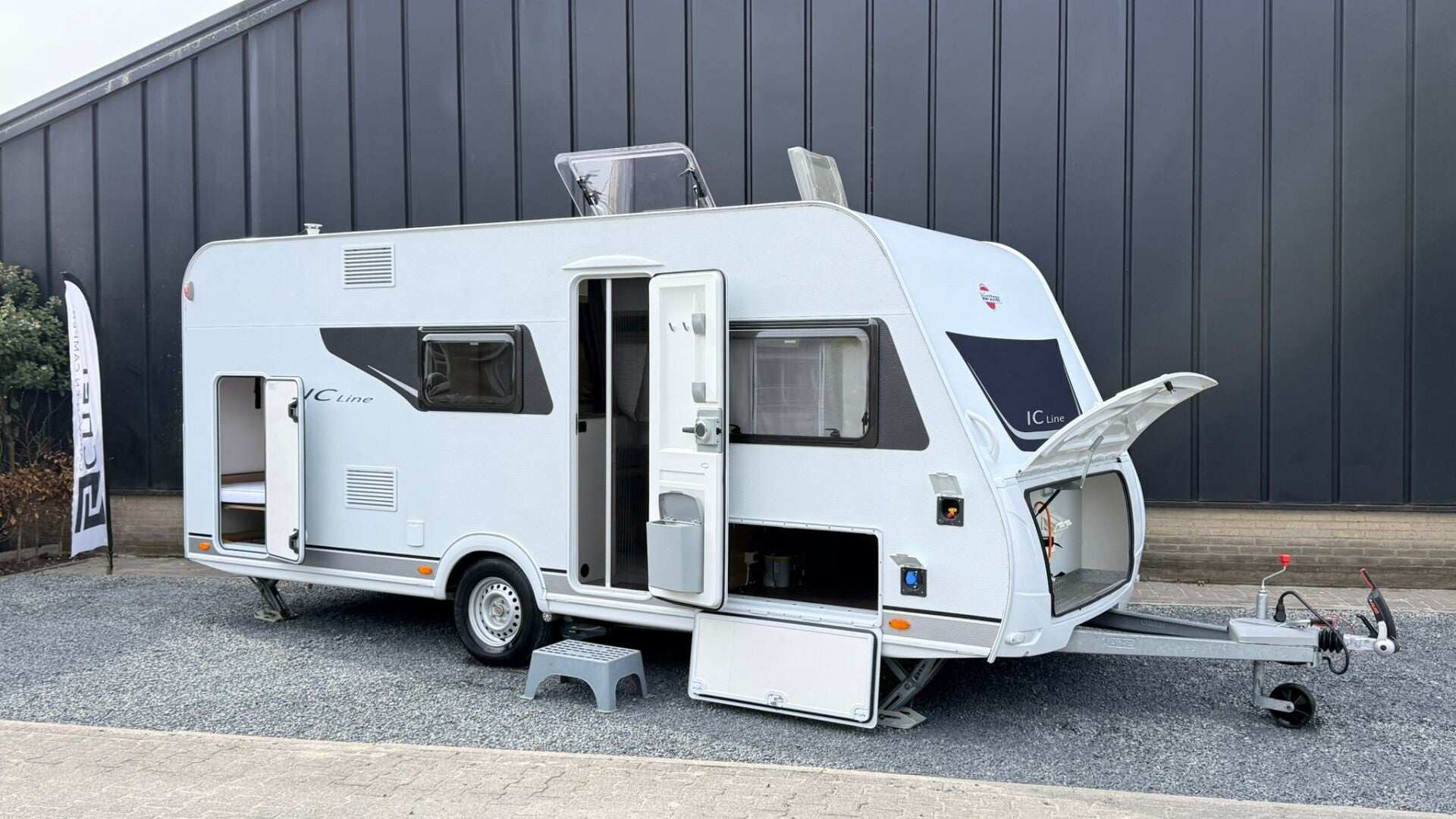 Bürstner 495 TK IC-Line, Stapelbed, Dwarsbed, Middenzit 5-6 Persoons, 12-2022