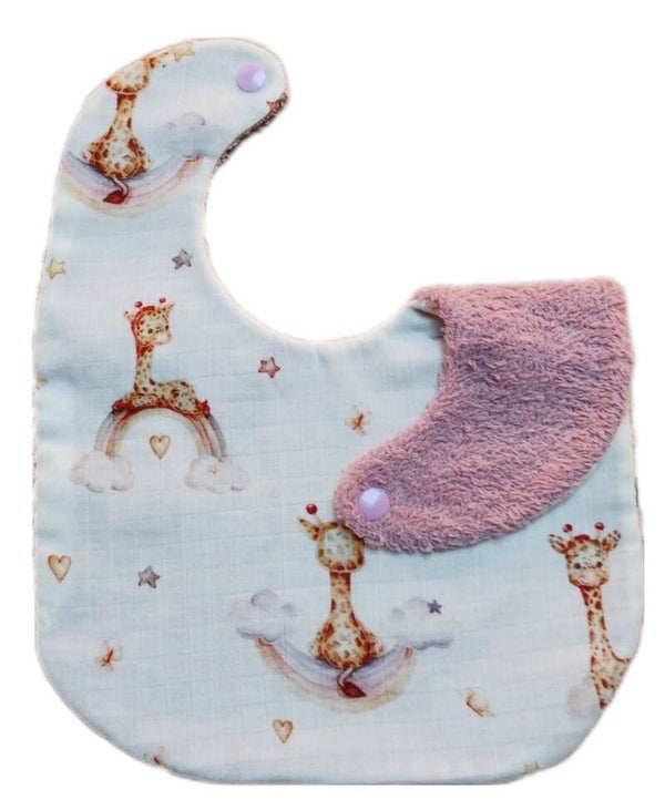 Slabbetje giraf in de wolken