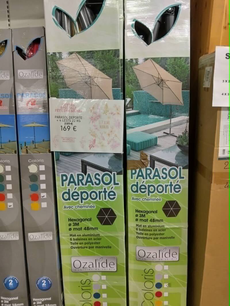 Parasol dépoté 3M + 4 dalles bétons à 169€ au lieu de 229€