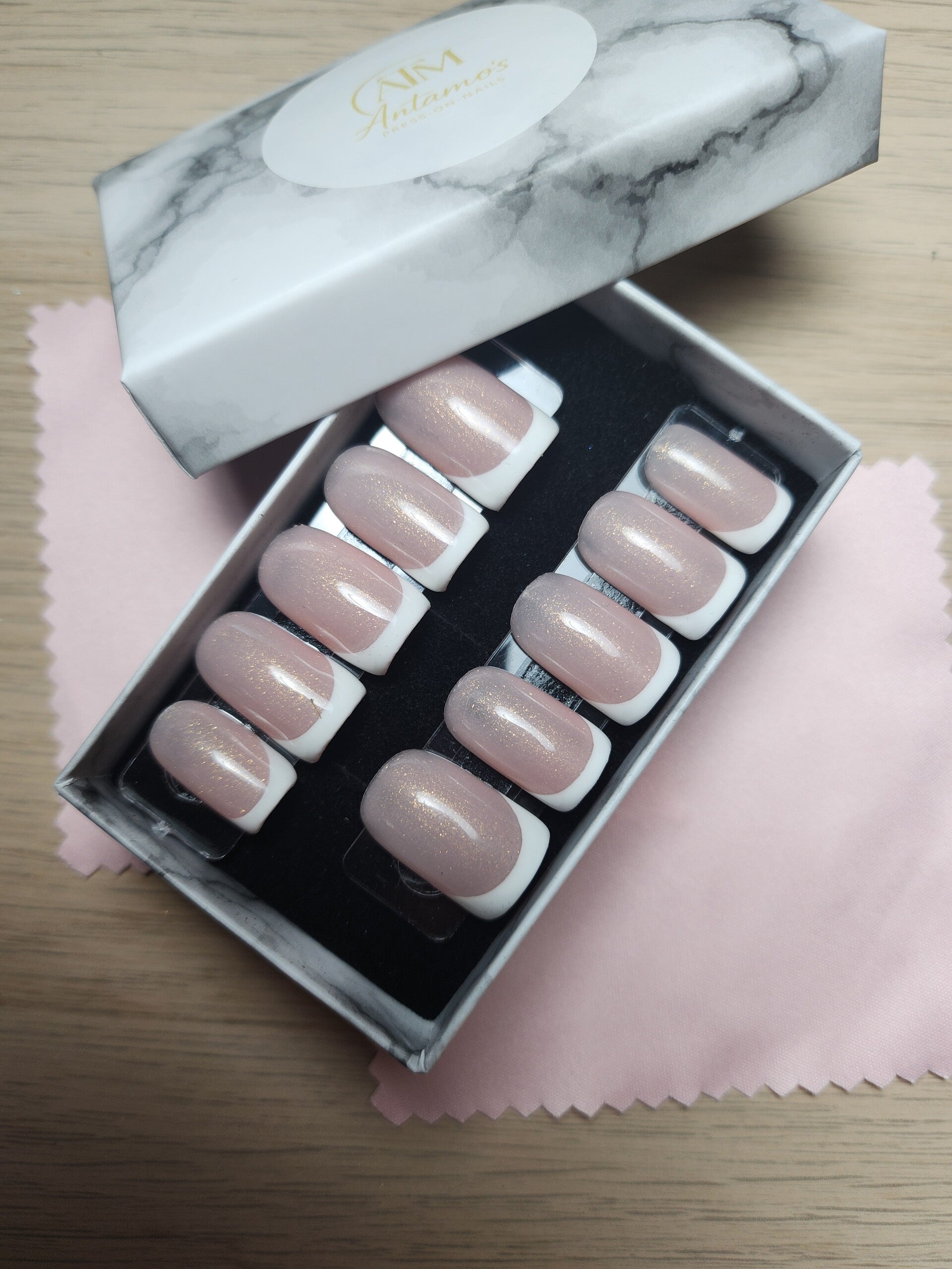 💅 Silk French – Press-On Nails