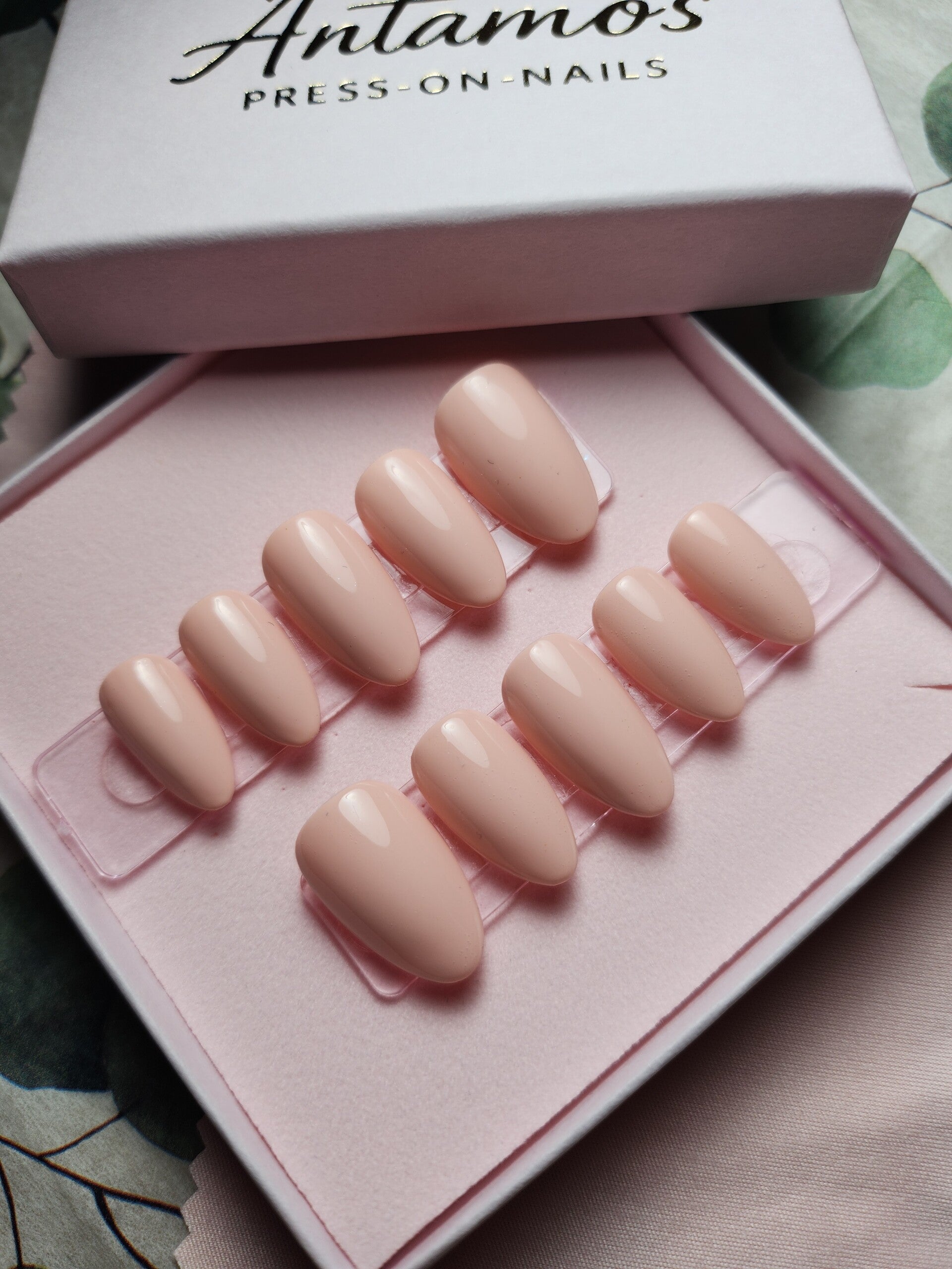 💅 Soft Nude – Press-On Nails