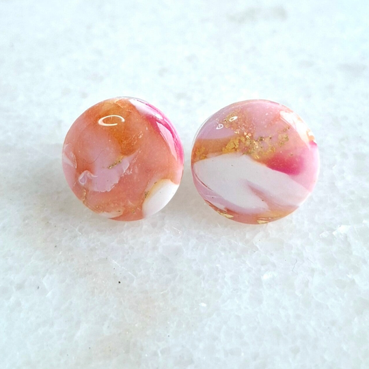 Roze oorbellen | Handgemaakt & Lichtgewicht | Ómorfo Dóro Roze oorbellen | Handgemaakt & Lichtgewicht | Ómorfo Dóro
