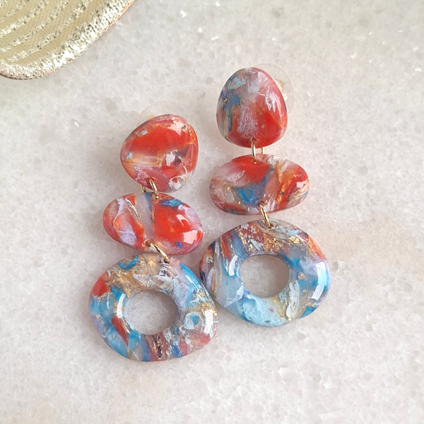 Royal oorbellen met organische vormen - Rood & Blauw gemarmerd