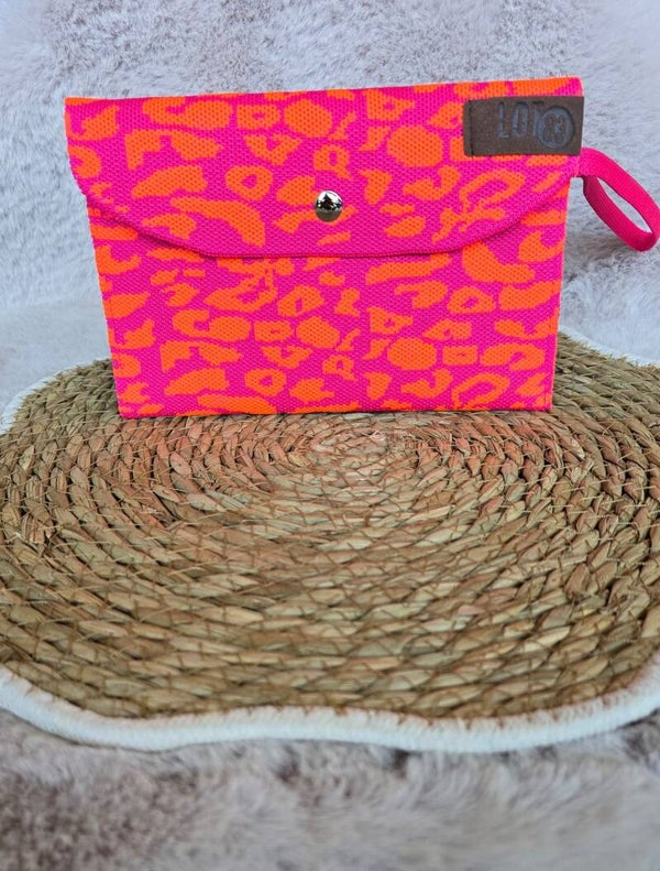 Lot 83 Portemonnee Groot fuchsia/oranje panter