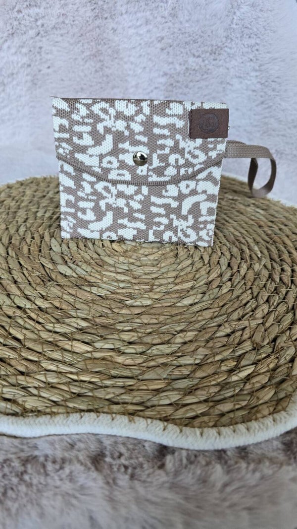 Lot 83 Portemonnee klein beige/wit panter