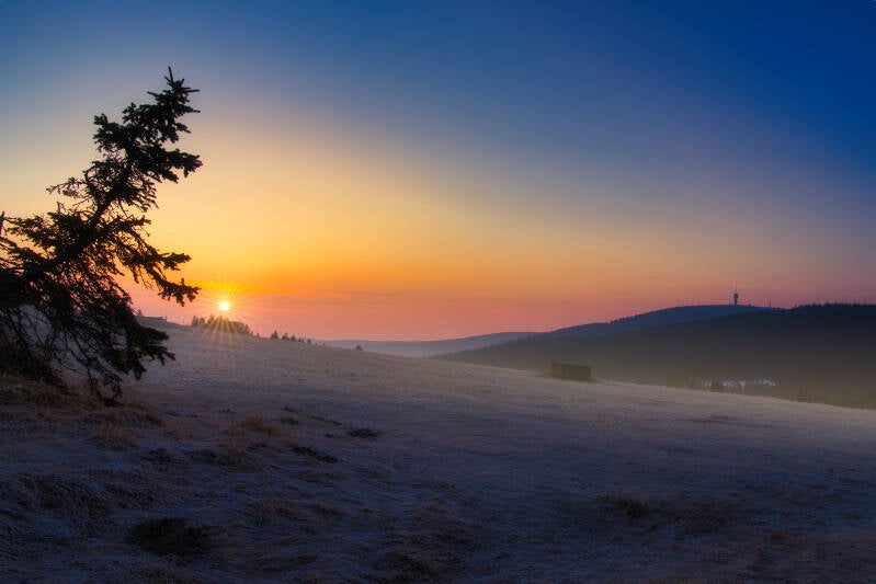 Klinovec im Sonnenaufgang vom Kleinen Fichtelberg aus
