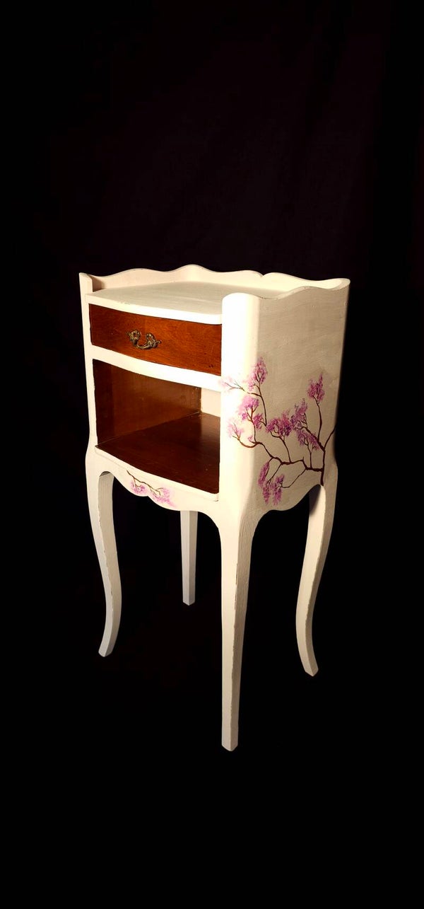 Kirschblüten Tischchen