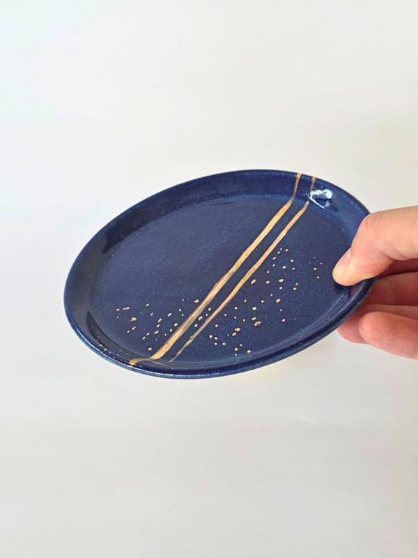 Schotel met gouden schildering - blauw streep