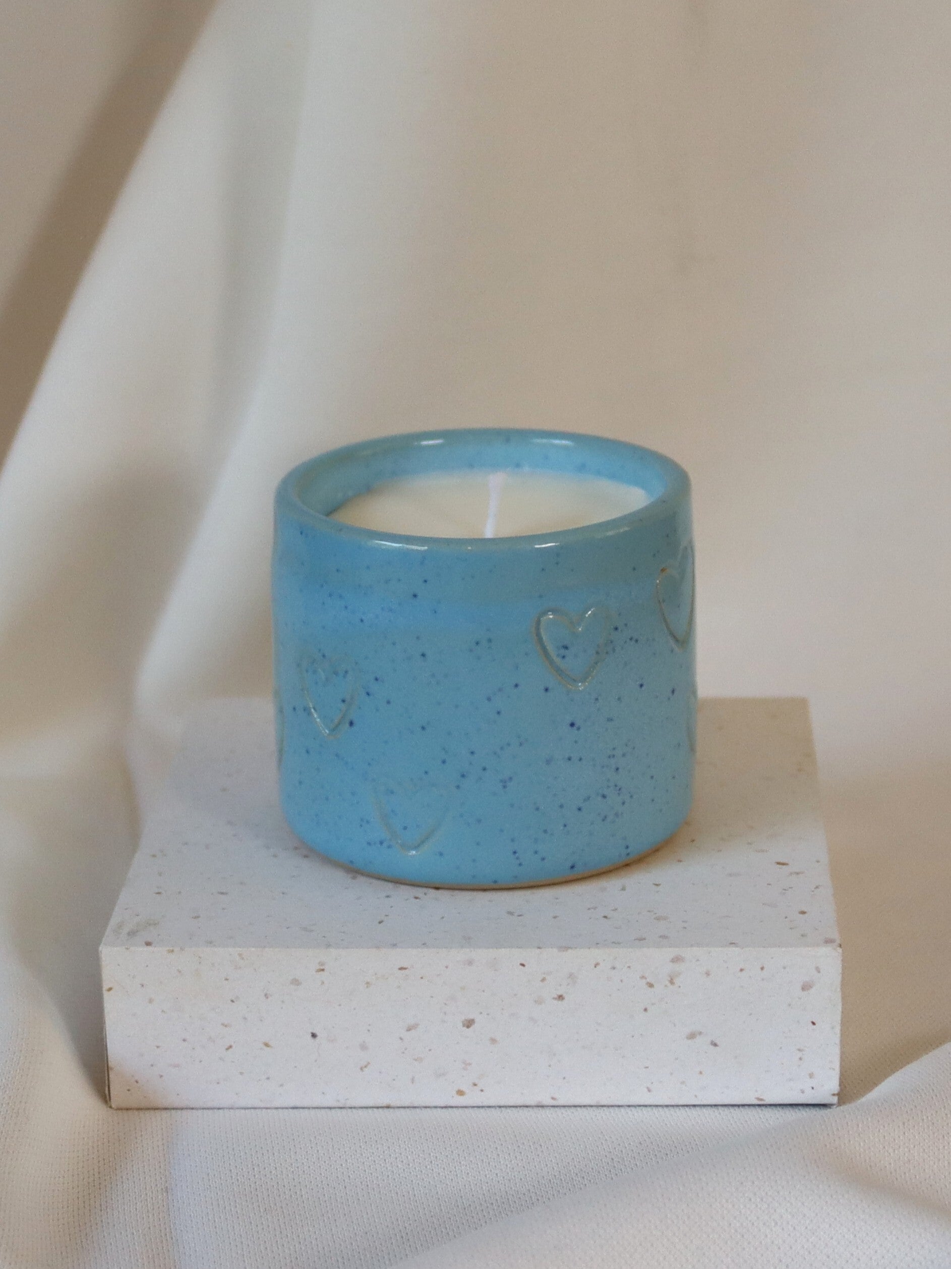 Kaars lichtblauw hartjes