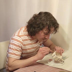 keramiek schilderen workshop man met mok