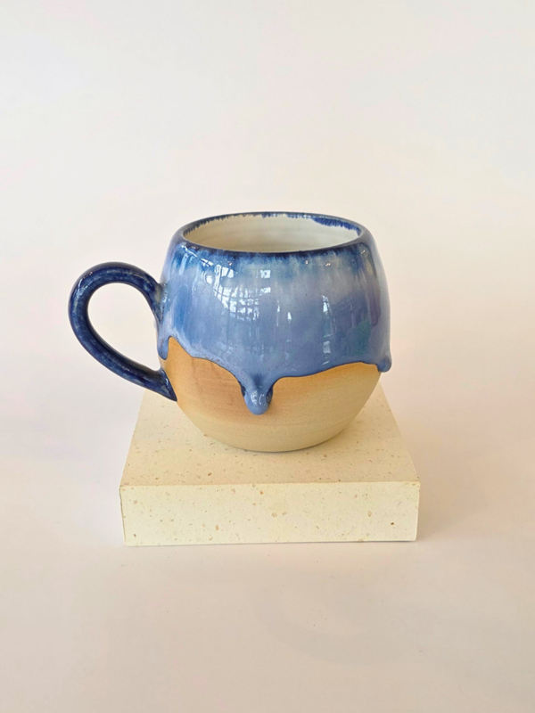 Mok met oor rond - blauwe drips