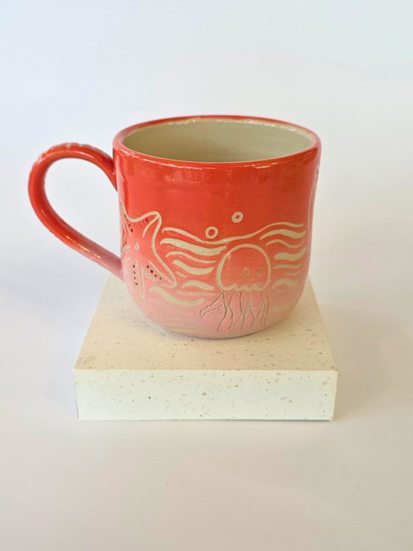 Mok met oor scraffito - rood zee thema