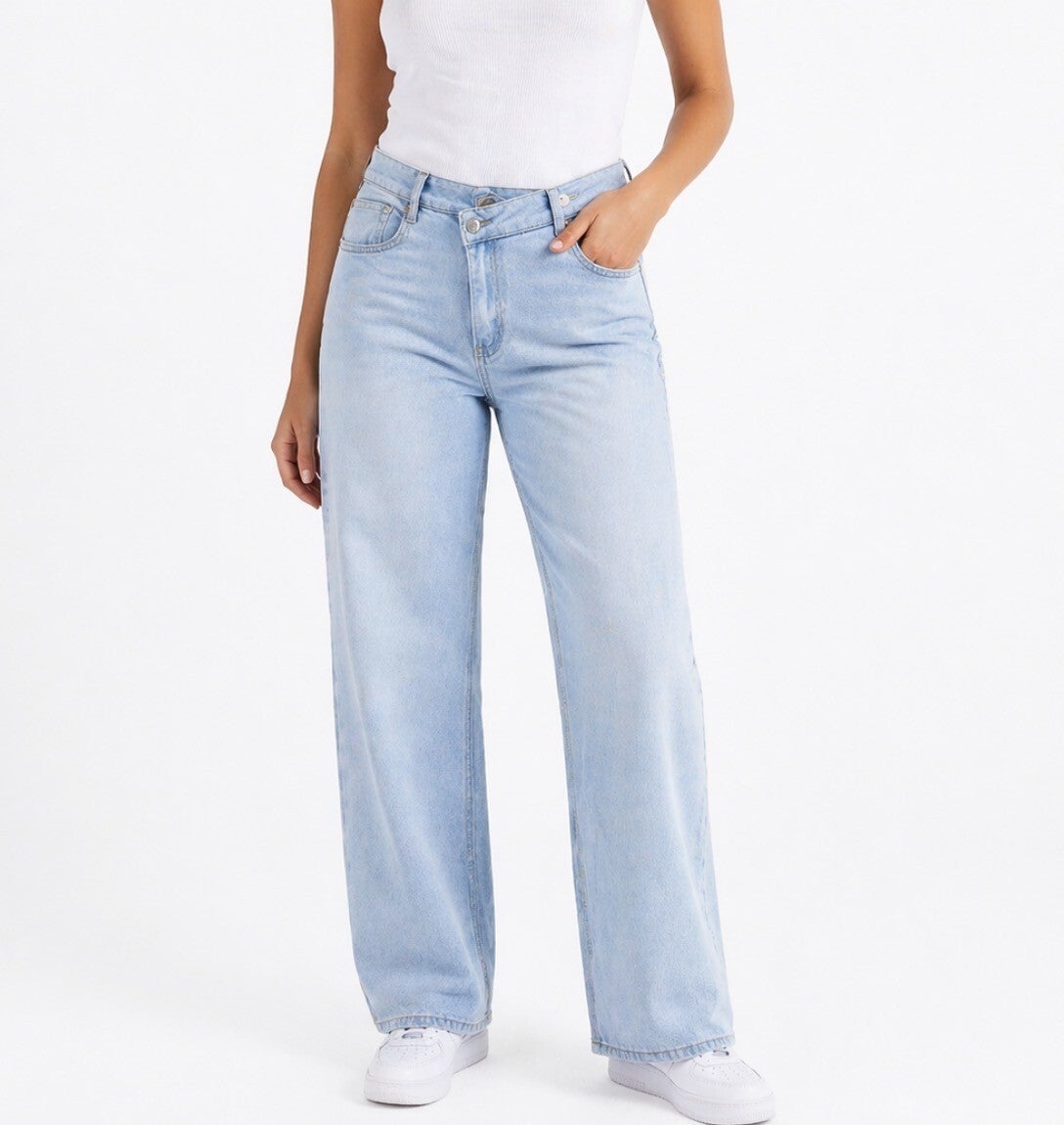 wild leg jeans met schuine knoop