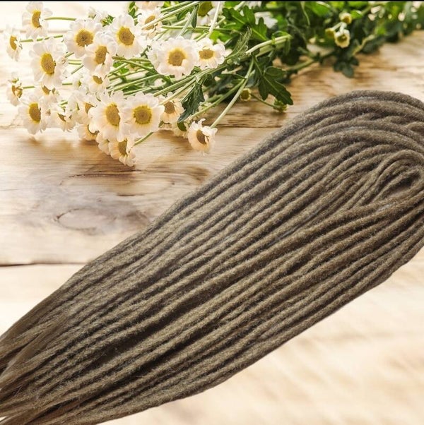 Dreads 60 cm dubbele . Kleur midden bruin