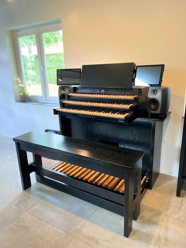 Hoofdwerkorgels Console Met Ebbenhouten klavieren in zwart