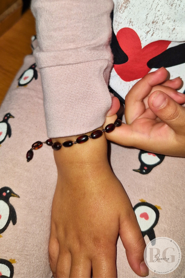 Armband Barnsteen Cherry Ovaal: Rijke Warmte & Ambachtelijke Veiligheid