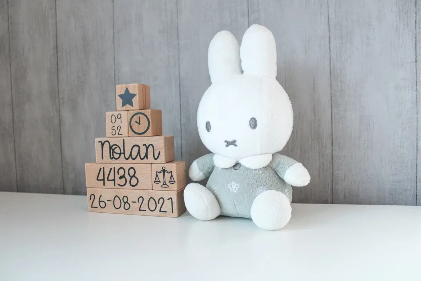 Exclusieve geboortetoren 'Sculptuur' | Gepersonaliseerd Erfgoed in Massief Hout