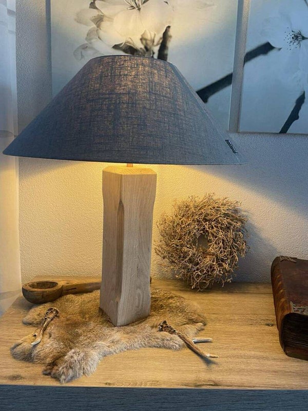 Mooie handgemaakte tafellamp van hout