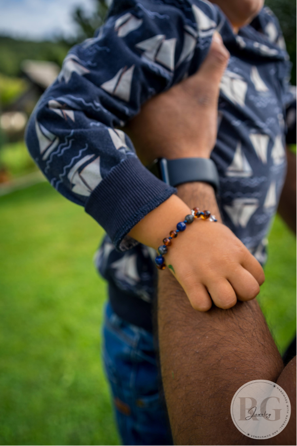 Pure by Roxanne – Babyarmbandje ‘Trilogy of Trust’ (Barnsteen, Lapis & Labradoriet)