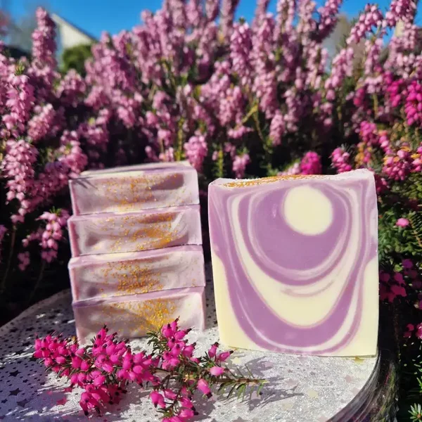 Handgemaakte Berglavendel Zeep – Fries Ambacht & Nachtelijke Rust