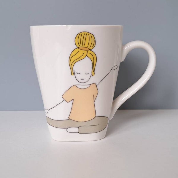 kneusje - Mok - yoga meisje