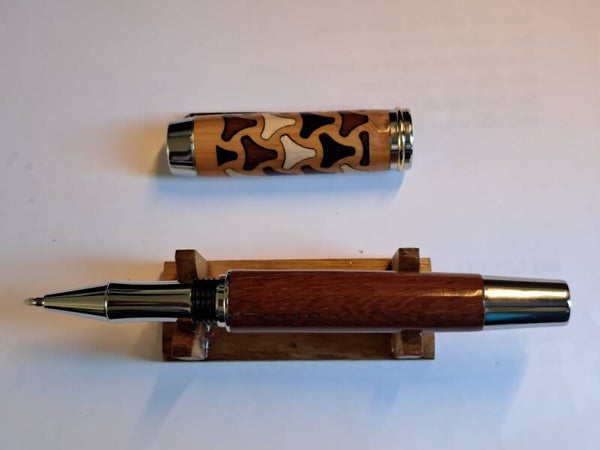 Rollerball pen met gelaserde driehoeken, "bikini" pen