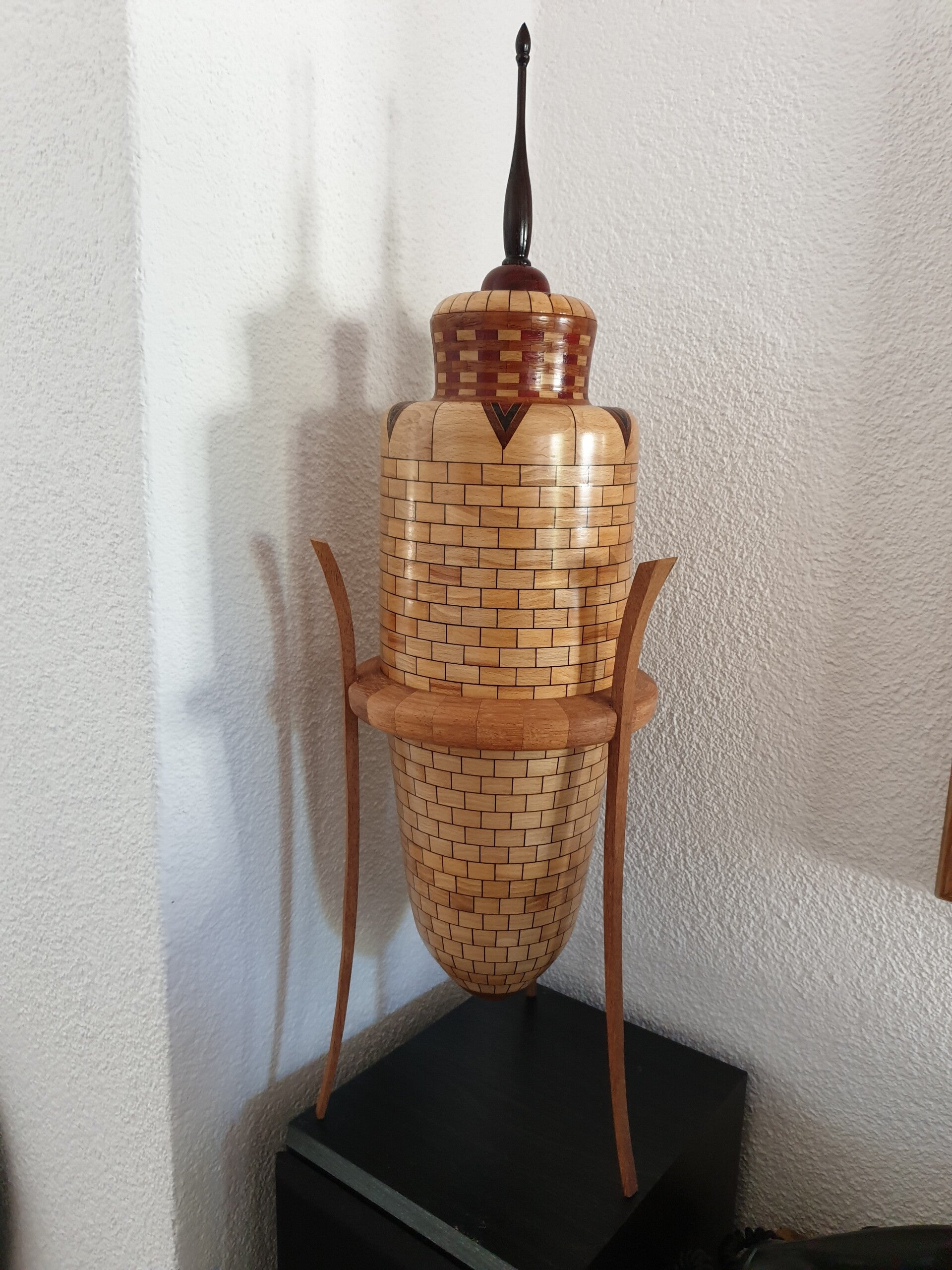 vaasje op driepoot